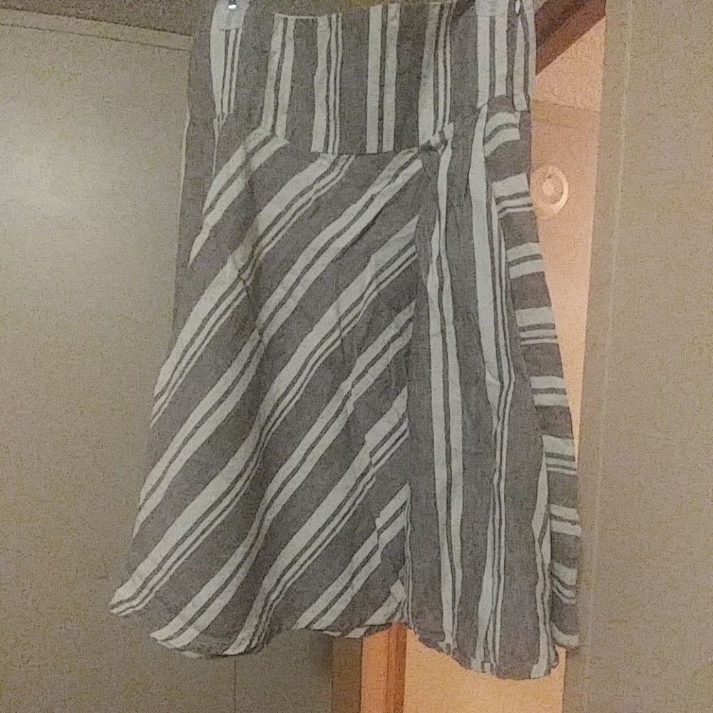 Gap swing pleated skirt size 2